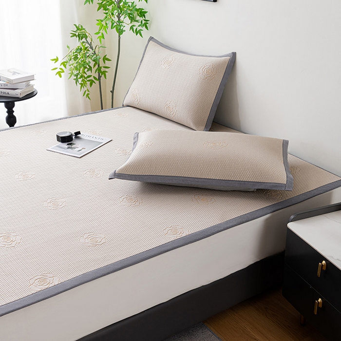 91家纺网 家纺一手货源 找家纺 2025新款山茶花系列冰豆豆凉席 山茶花床席款 卡其