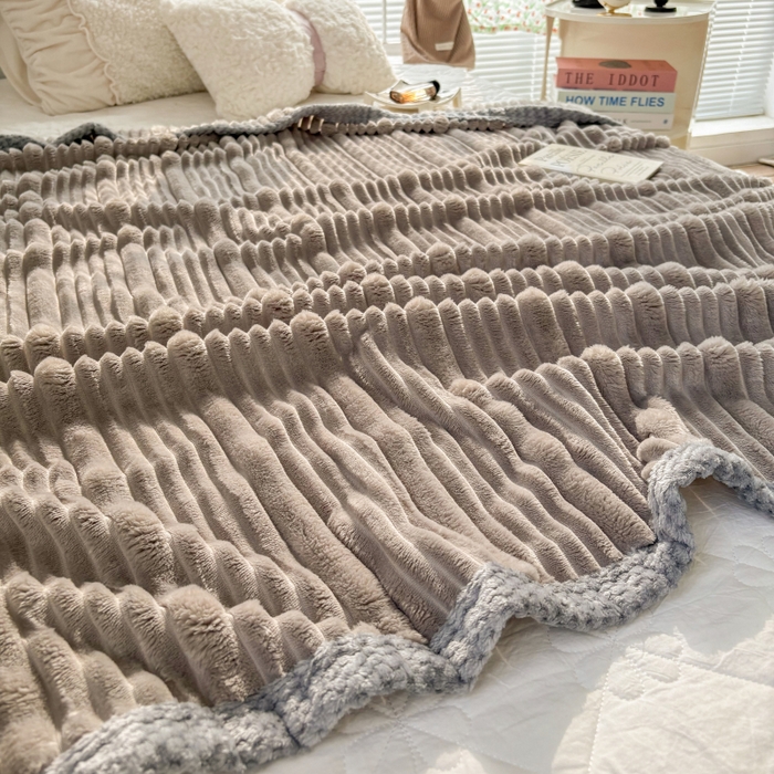 91家纺网 家纺一手货源 找家纺 潮邦创意家居2025新款云朵绒灰边舒绵云朵毯 灰边舒绵云朵毯-咖色