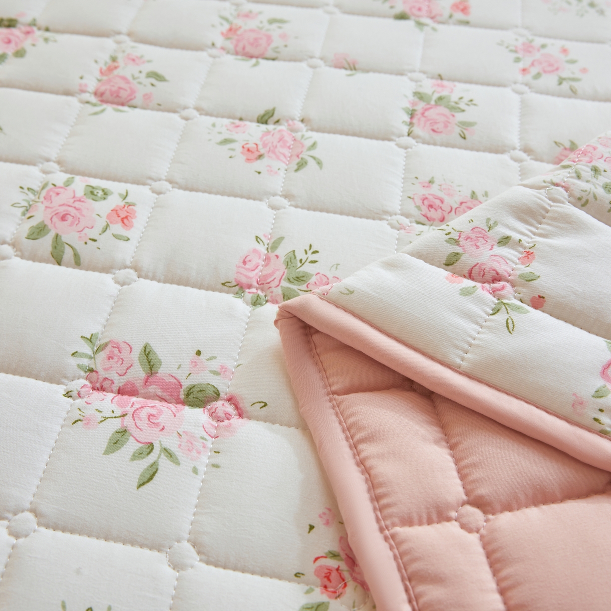 91家纺网 家纺一手货源 找家纺 魅图家纺 2025新款A类云朵棉抗菌棉花床护垫 浪漫花园