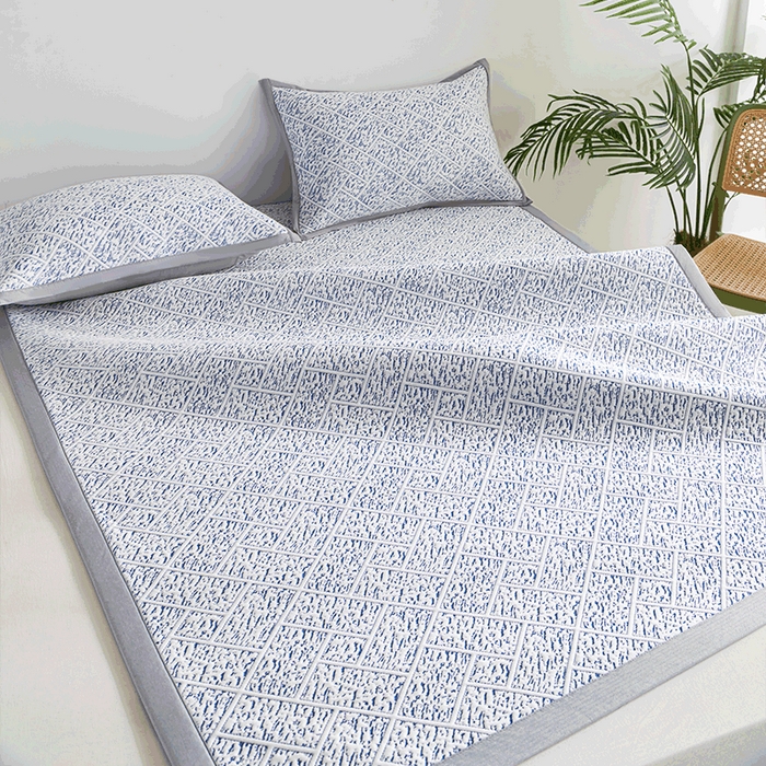 91家纺网 家纺一手货源 找家纺 鑫姿席业 2025新款A类凉感冰豆豆席 雅致床席款-冰深蓝