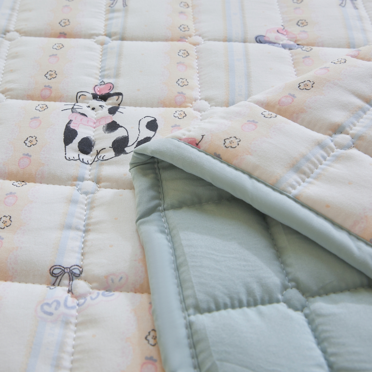 91家纺网 家纺一手货源 找家纺 魅图家纺 2025新款A类云朵棉抗菌棉花床护垫 田园猫咪