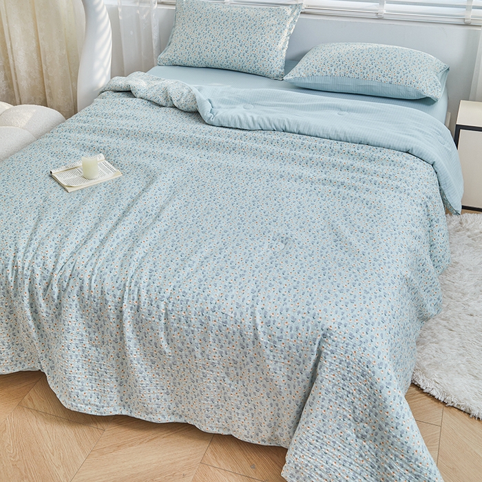 91家纺网 家纺一手货源 找家纺 迪乐妮 2025新款彩竺棉夏被四件套 奶蓝泡芙