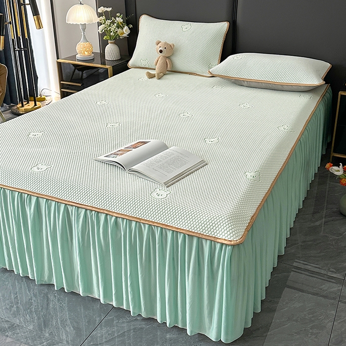 91家纺网 家纺一手货源 找家纺 爱洛家纺 2025新款凉感丝豆豆四件套床裙席 水绿小熊