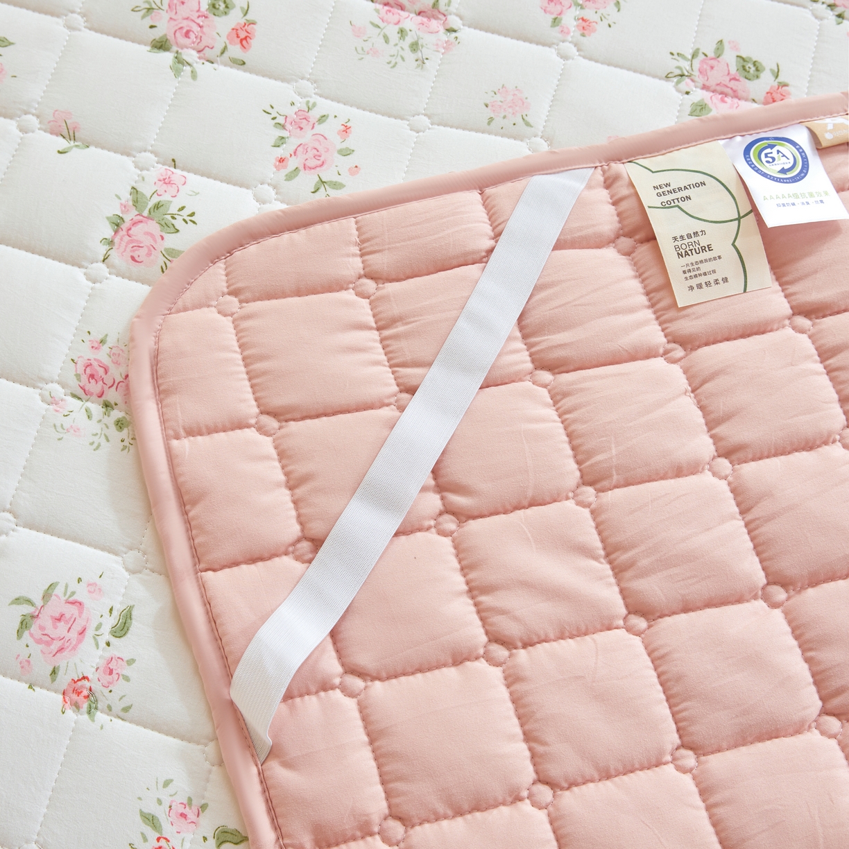 91家纺网 家纺一手货源 找家纺 魅图家纺 2025新款A类云朵棉抗菌棉花床护垫 浪漫花园