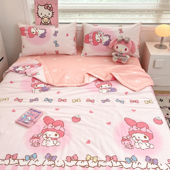 91家纺网 家纺一手货源 找家纺 博雅 2025新款三丽鸥全棉纯棉夏被夏凉被空调被四件套 夏被全棉-草莓条纹美乐蒂