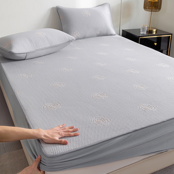 91家纺网 家纺一手货源 找家纺 2025新款山茶花系列冰豆豆凉席 山茶花床笠款-浅灰