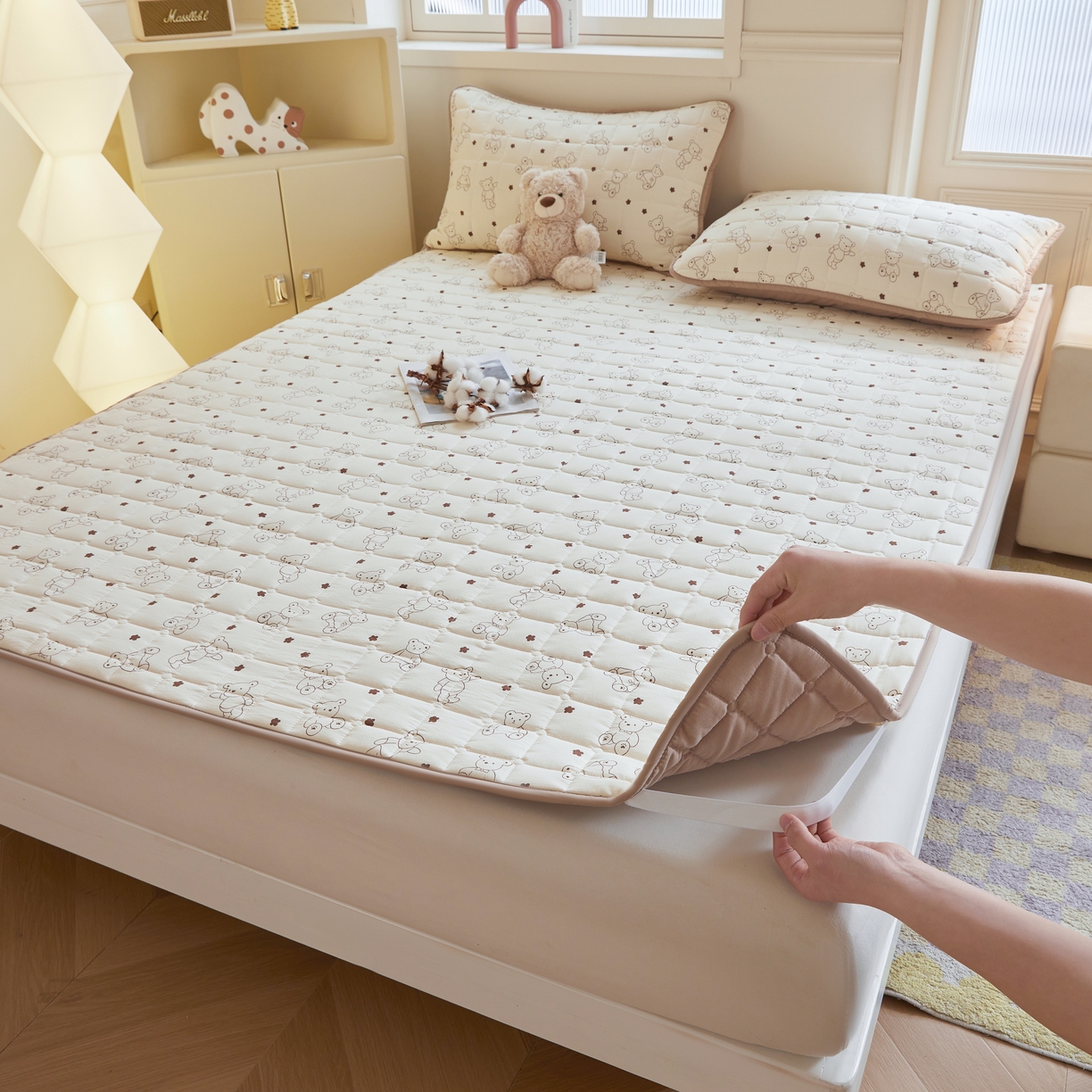 91家纺网 家纺一手货源 找家纺 魅图家纺 2025新款A类云朵棉抗菌棉花床护垫 小熊院长