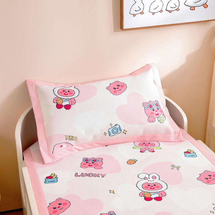 91家纺网 家纺一手货源 找家纺 宝贝优选 2025新款宝贝优选儿童7A抗菌高密绣花冰丝席 粉粉小熊