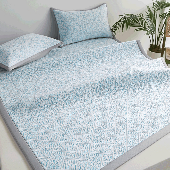 91家纺网 家纺一手货源 找家纺 鑫姿席业 2025新款A类凉感冰豆豆席 雅致床席款-冰浅蓝