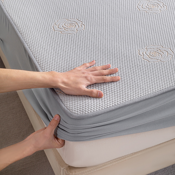 91家纺网 家纺一手货源 找家纺 2025新款山茶花系列冰豆豆凉席 山茶花床笠款-浅灰