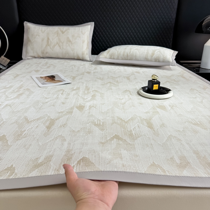 91家纺网 家纺一手货源 找家纺 小萌虎 小萌虎 2025新款PE高分子乙纶提花凉感凉席床席款床笠款 山溪-咖（床席款）