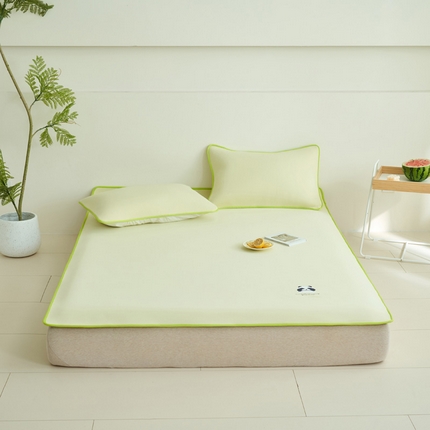 91家纺网 家纺一手货源 找家纺 2025新款可爱熊猫冻冻凉感席3D空气感凉席-终版_9665 熊猫冻感席-冰激凌香草色