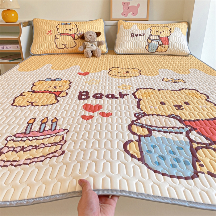 91家纺网 家纺一手货源 找家纺 布卢姆床垫 2025新款A类大版数码凉感丝乳胶凉席 蛋糕熊