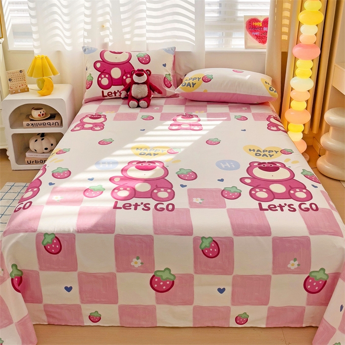 91家纺网 家纺一手货源 找家纺 名兮家居 2025新款全棉纯棉经典小版奥特曼三丽鸥床单【含防伪标】 宝宝草莓熊