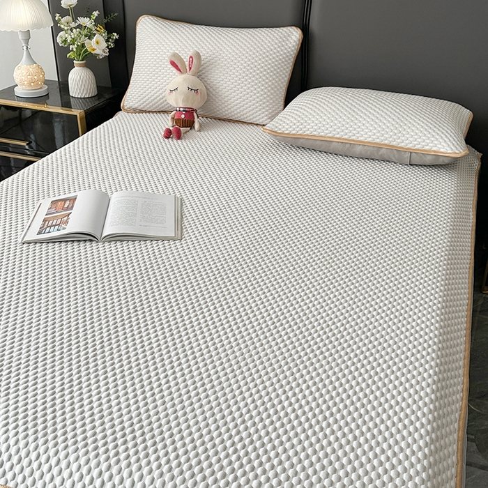 91家纺网 家纺一手货源 找家纺 爱洛家纺 2025新款凉感丝豆豆四件套床裙席 浅灰~豆豆