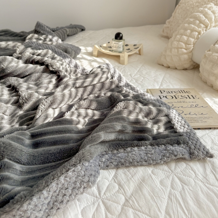 91家纺网 家纺一手货源 找家纺 潮邦创意家居2025新款云朵绒灰边舒绵云朵毯 灰边舒绵云朵毯-灰色