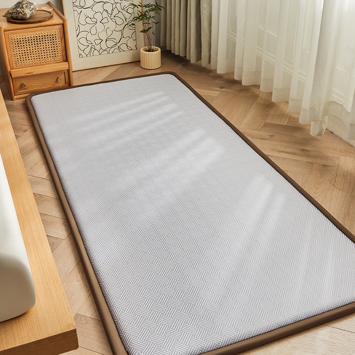 91家纺网 家纺一手货源 找家纺 迪乐妮 2025新款抑菌冰丝地垫床垫爬爬垫-小床图 抑菌冰丝垫饼干花-灰