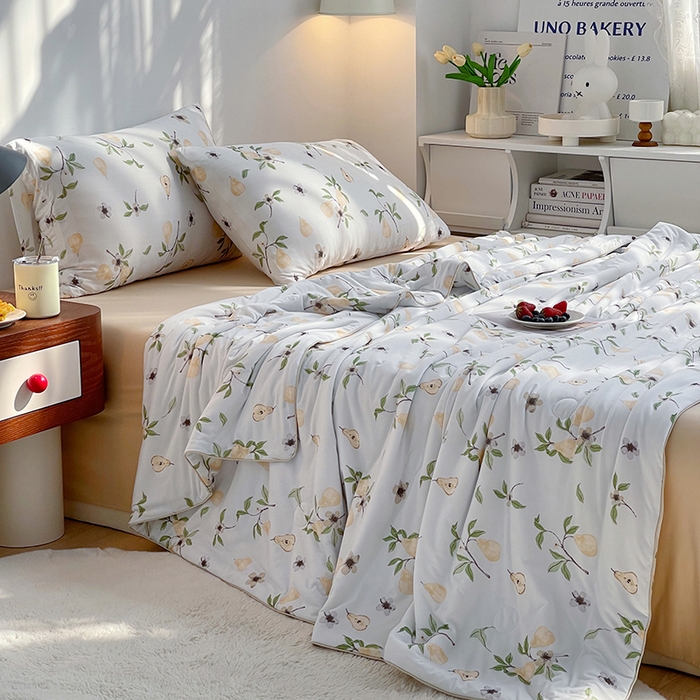 91家纺网 家纺一手货源 找家纺 简爱 2025新款A类针织棉大豆纤维夏被 杏雨梨云