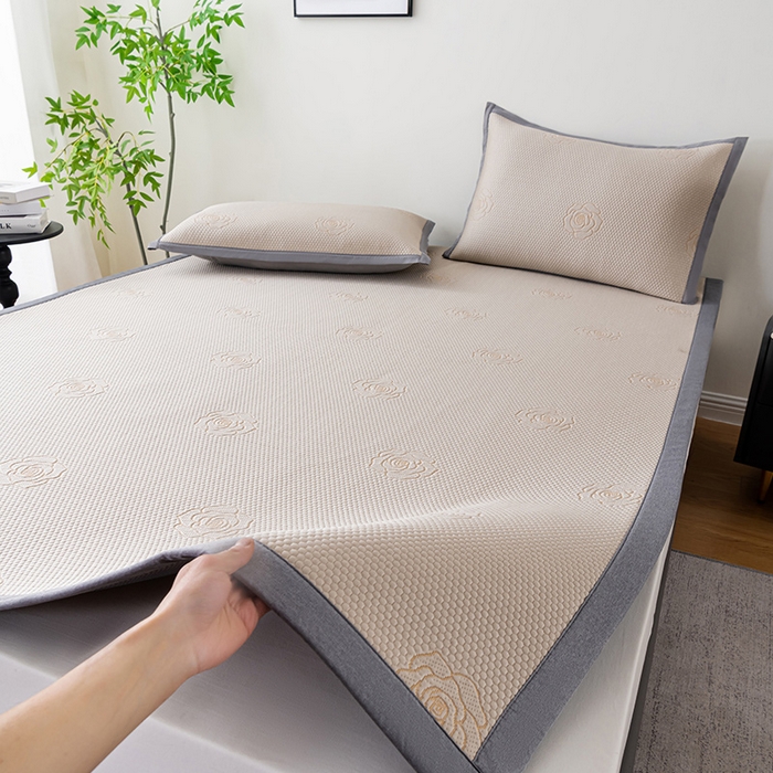 91家纺网 家纺一手货源 找家纺 2025新款山茶花系列冰豆豆凉席 山茶花床席款 卡其