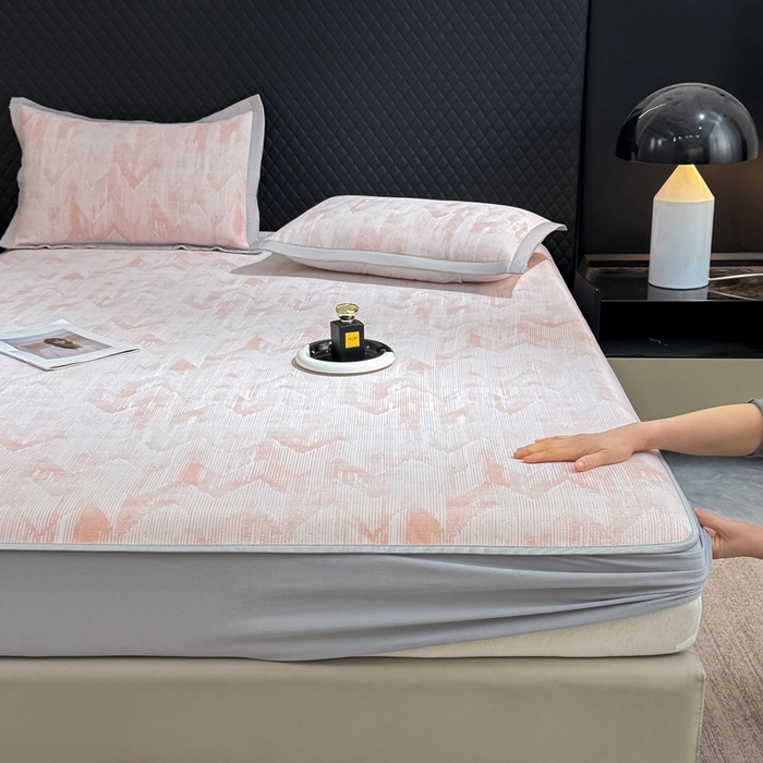 91家纺网 家纺一手货源 找家纺 小萌虎 小萌虎 2025新款PE高分子乙纶提花凉感凉席床席款床笠款 山溪-粉（床笠款）