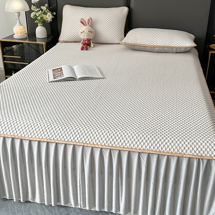 91家纺网 家纺一手货源 找家纺 爱洛家纺 2025新款凉感丝豆豆四件套床裙席 浅灰~豆豆