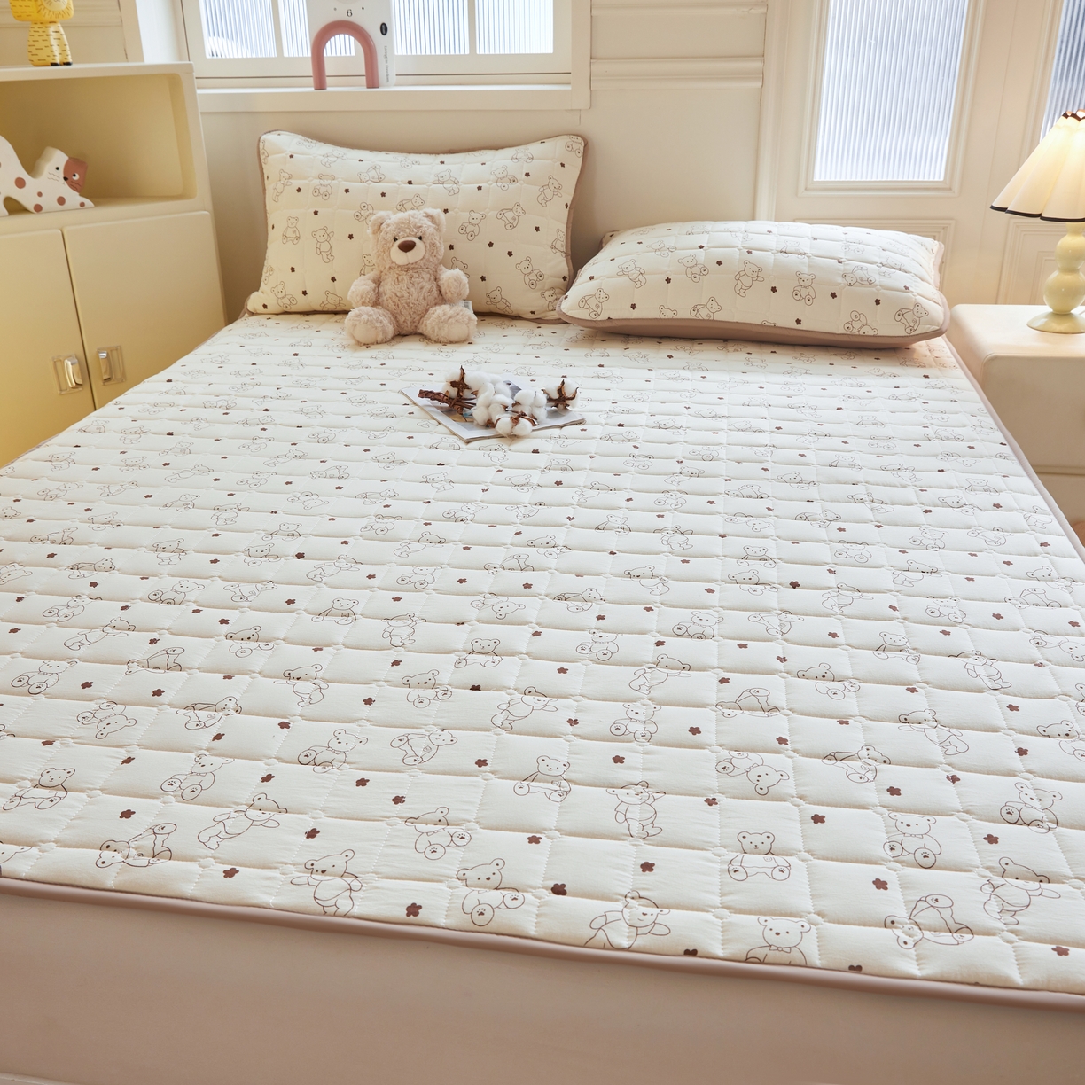 91家纺网 家纺一手货源 找家纺 魅图家纺 2025新款A类云朵棉抗菌棉花床护垫 小熊院长