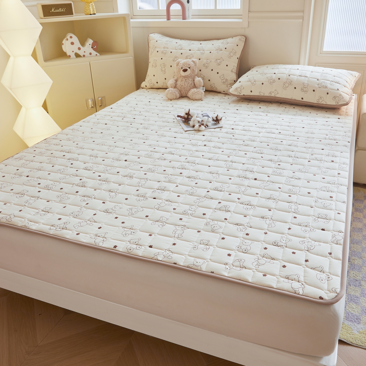 91家纺网 家纺一手货源 找家纺 魅图家纺 2025新款A类云朵棉抗菌棉花床护垫 小熊院长