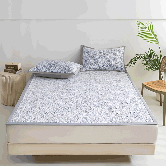 91家纺网 家纺一手货源 找家纺 鑫姿席业 2025新款A类凉感冰豆豆席 雅致床席款-冰深蓝