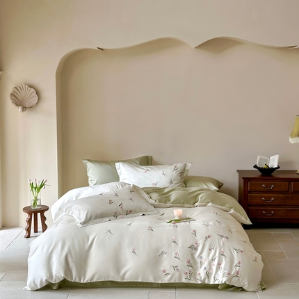 91家纺网 家纺一手货源 找家纺 佳汐蓝家纺 2025新款春夏新品TENCEL兰精天丝四件套绣花系列 墨菲花园·珍珠绿