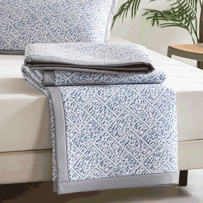 91家纺网 家纺一手货源 找家纺 鑫姿席业 2025新款A类凉感冰豆豆席 雅致床席款-冰深蓝