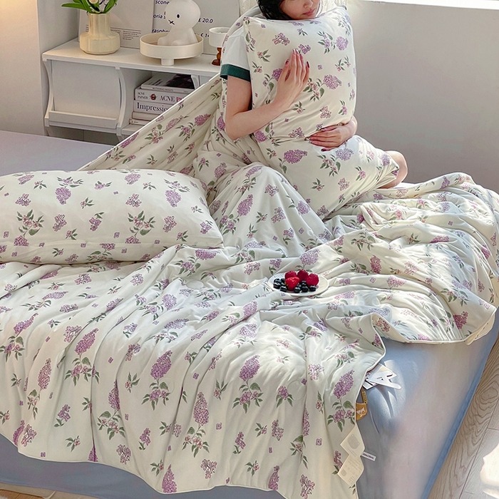 91家纺网 家纺一手货源 找家纺 简爱 2025新款A类针织棉大豆纤维夏被 紫藤花语