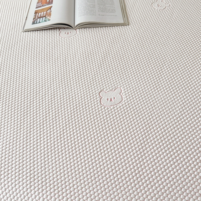 91家纺网 家纺一手货源 找家纺 爱洛家纺 2025新款凉感丝豆豆床裙席 粉玉~小熊