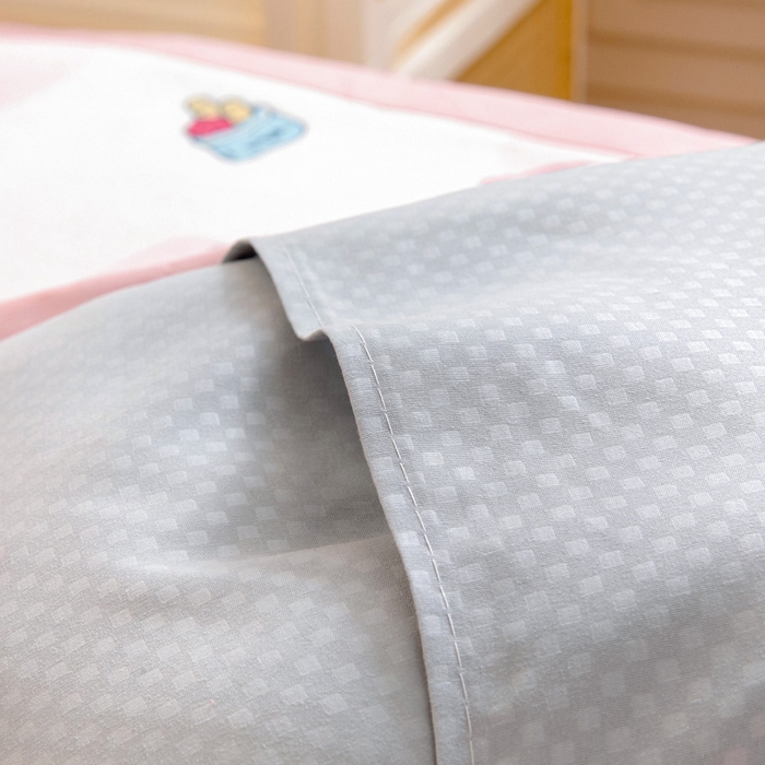 91家纺网 家纺一手货源 找家纺 宝贝优选 2025新款宝贝优选儿童7A抗菌高密绣花冰丝席 粉粉小熊