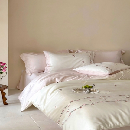 佳汐蓝家纺 2025新款春夏新品TENCEL兰精天丝四件套绣花系列 花颜如梦·珍珠粉