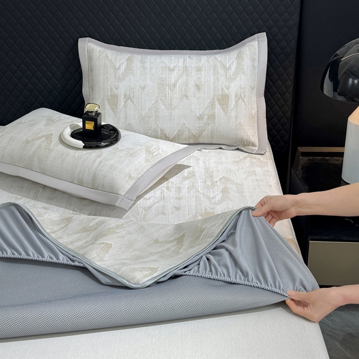 91家纺网 家纺一手货源 找家纺 999家纺 2025新款高端轻奢PE中分子凉感大提花凉席软席 山溪-咖（床笠款）