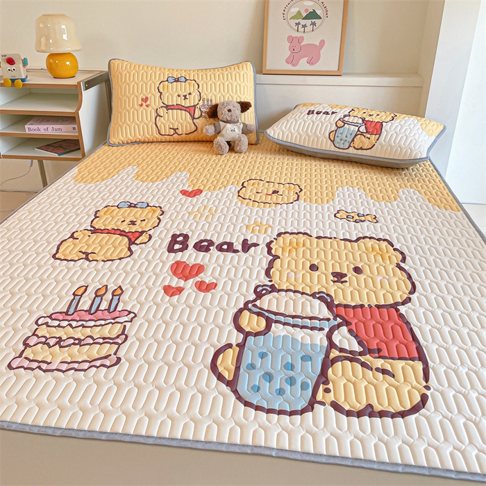 91家纺网 家纺一手货源 找家纺 布卢姆床垫 2025新款A类大版数码凉感丝乳胶凉席 蛋糕熊