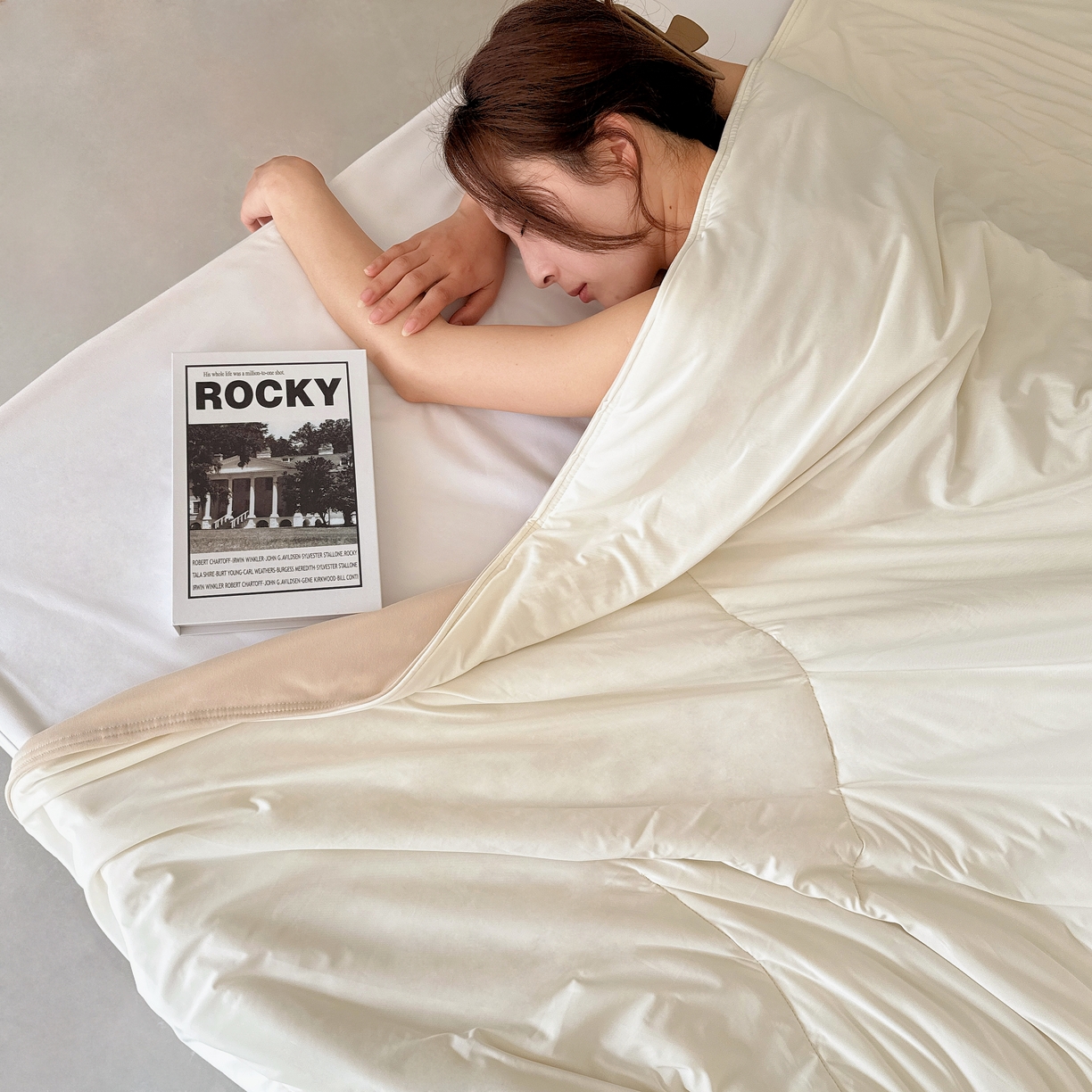 91家纺网 家纺一手货源 找家纺 兜米家居 2025新品某朵同款深睡双感夏被空调被 浅杏