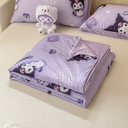 91家纺网 家纺一手货源 找家纺 莱登卡奴 2025新款A类三丽鸥凉感丝豆豆夏被子被芯系列（含吊牌） 库洛米和巴库