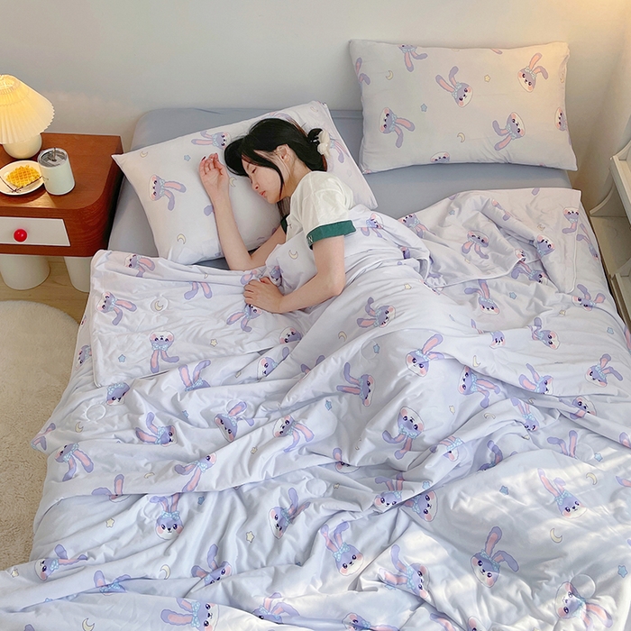 91家纺网 家纺一手货源 找家纺 简爱 2025新款A类针织棉大豆纤维夏被 紫紫兔