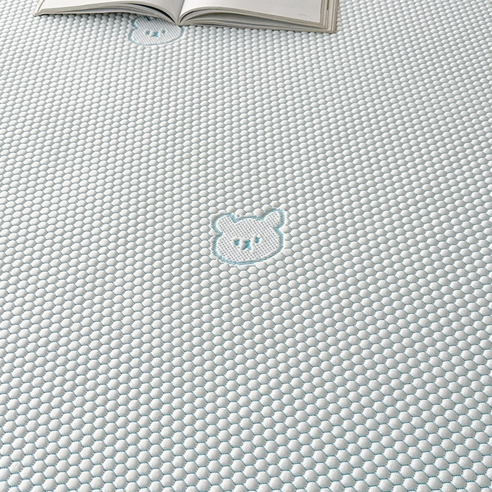 91家纺网 家纺一手货源 找家纺 爱洛家纺 2025新款凉感丝豆豆床裙席 浅天蓝小熊