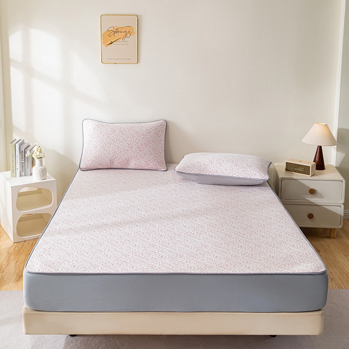 91家纺网 家纺一手货源 找家纺 鑫姿席业 2025新款A类凉感冰豆豆席 雅致床笠款-冰粉