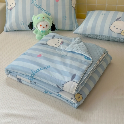 91家纺网 家纺一手货源 找家纺 莱登卡奴 2025新款A类三丽鸥凉感丝豆豆夏被子被芯系列（含吊牌） 开心帕恰狗
