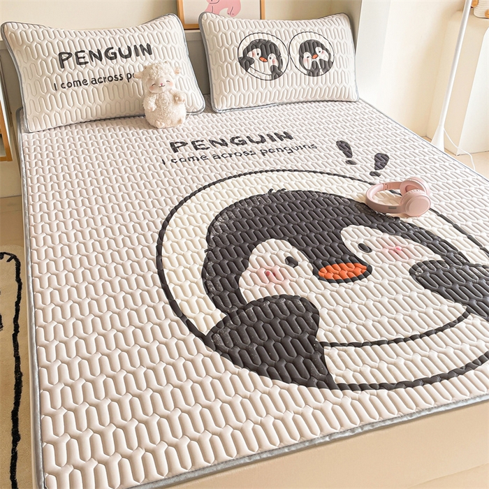 91家纺网 家纺一手货源 找家纺 布卢姆床垫 2025新款A类大版数码凉感丝乳胶凉席 害羞企鹅