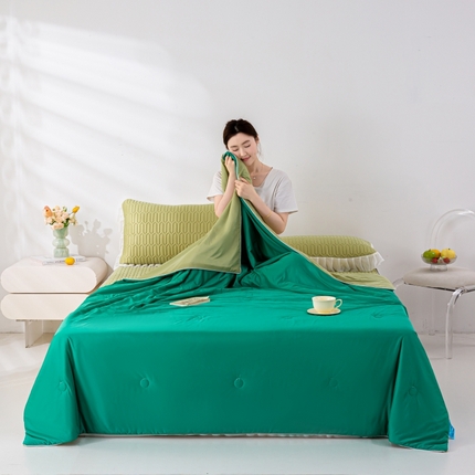 91家纺网 家纺一手货源 找家纺 缦纱 2025新款凉感丝超柔印花夏凉被 玛瑙绿