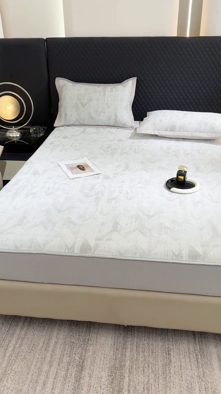 91家纺网 家纺一手货源 找家纺 999家纺 2025新款高端轻奢PE中分子凉感大提花凉席软席 山溪-灰（床笠款）