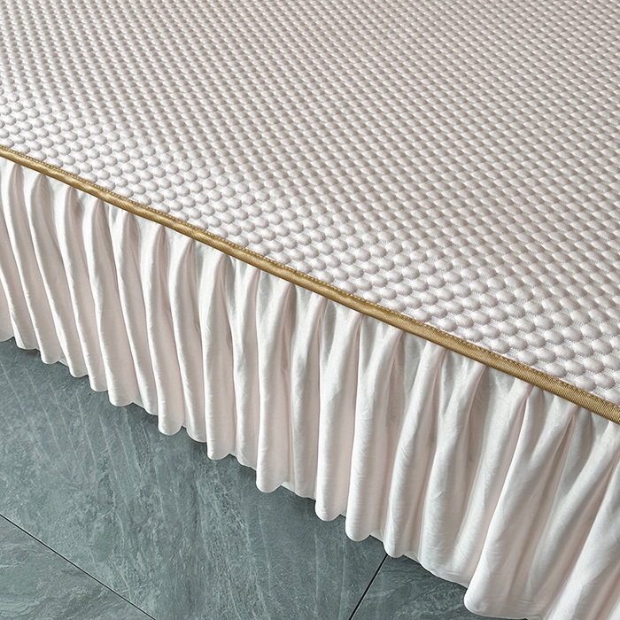 91家纺网 家纺一手货源 找家纺 爱洛家纺 2025新款凉感丝豆豆床裙席 粉玉~豆豆