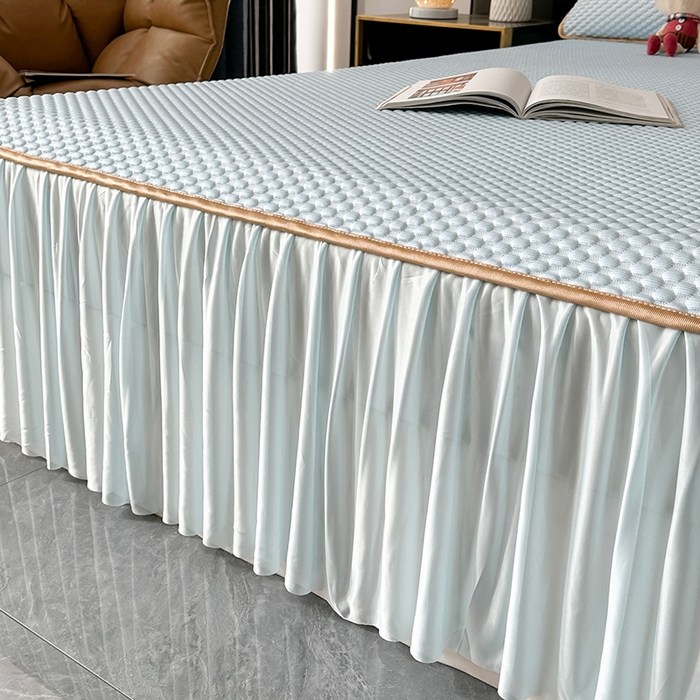 91家纺网 家纺一手货源 找家纺 爱洛家纺 2025新款凉感丝豆豆床裙席 浅天蓝~豆豆