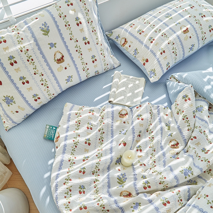 91家纺网 家纺一手货源 找家纺 迪乐妮 2025新款彩竺棉夏被四件套 蕾丝草莓