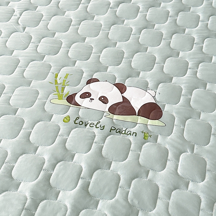 91家纺网 家纺一手货源 找家纺 爱洛家纺 2025新款凉感丝羽丝棉床垫 熊猫-浅天蓝