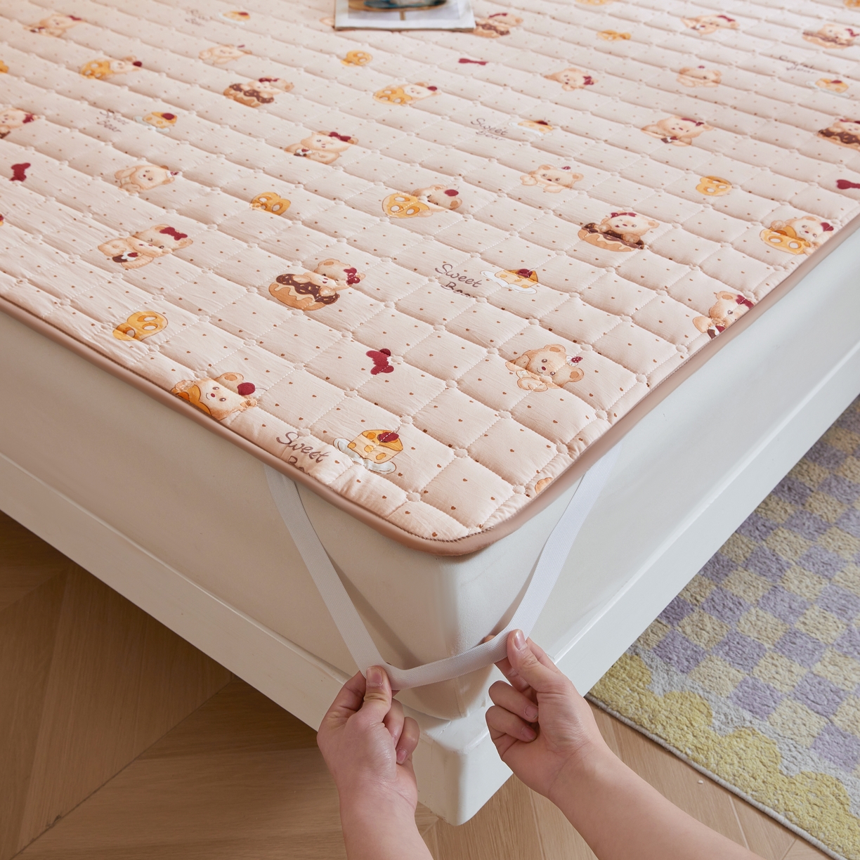 91家纺网 家纺一手货源 找家纺 魅图家纺 2025新款A类云朵棉抗菌棉花床护垫 甜心小熊